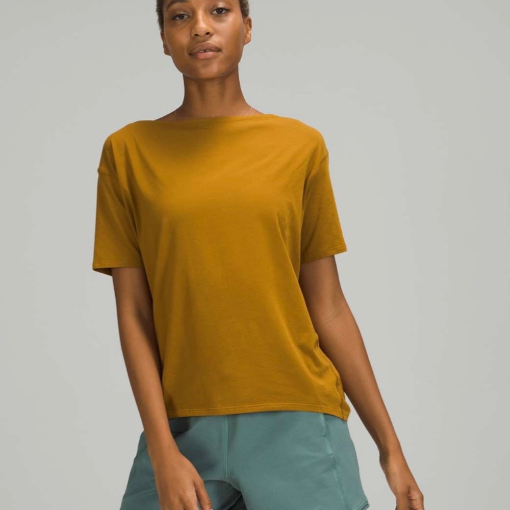Lululemon Back in Action Short Sleeve T-shirt
